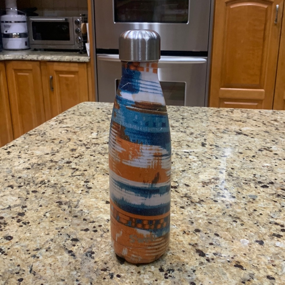 Swell bottle 17 ounces insulated